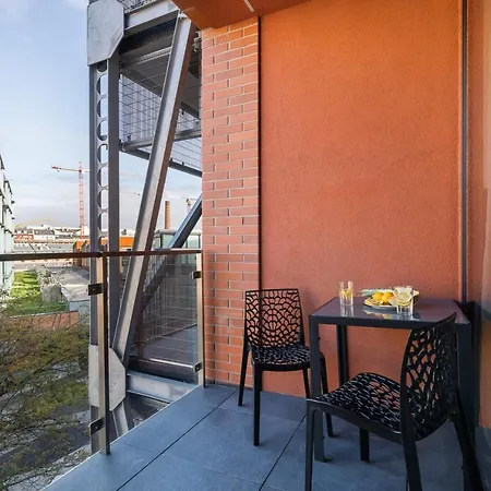 Rent Like - Plac Konesera 6 *